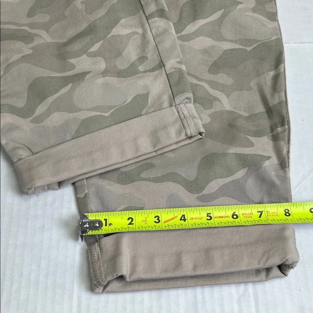 Torrid Sz 24 Women's Light Neutral Camouflage Cropped Pants - Picture 12 of 16